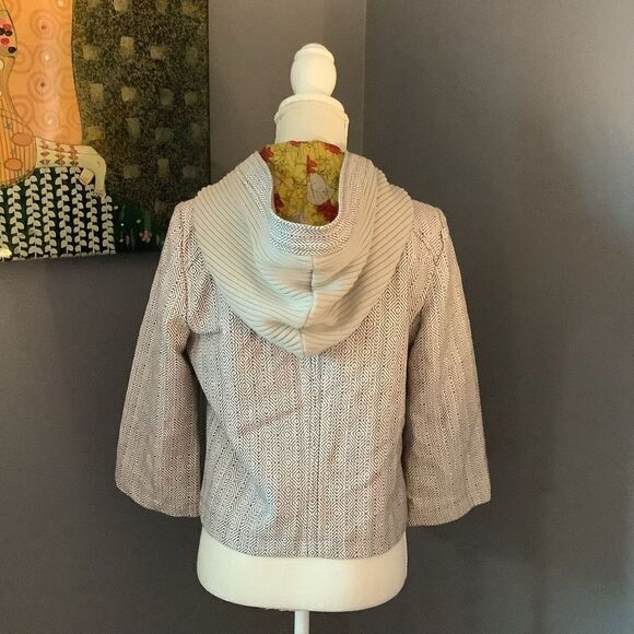 Tulle Cream Colored Hooded Jacket 🤩💐💛💐 - Picture 3 of 5